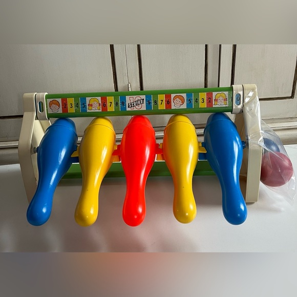 Vintage ‘73 Fisher Price Bowling Game plastic wood 2 balls scoreboard Preschool - Picture 1 of 7